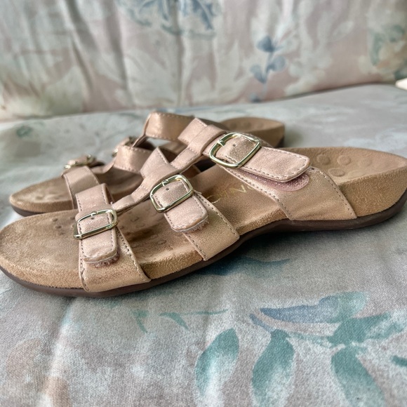 VIONIC Rose gold sandals size 5 - Picture 2 of 3